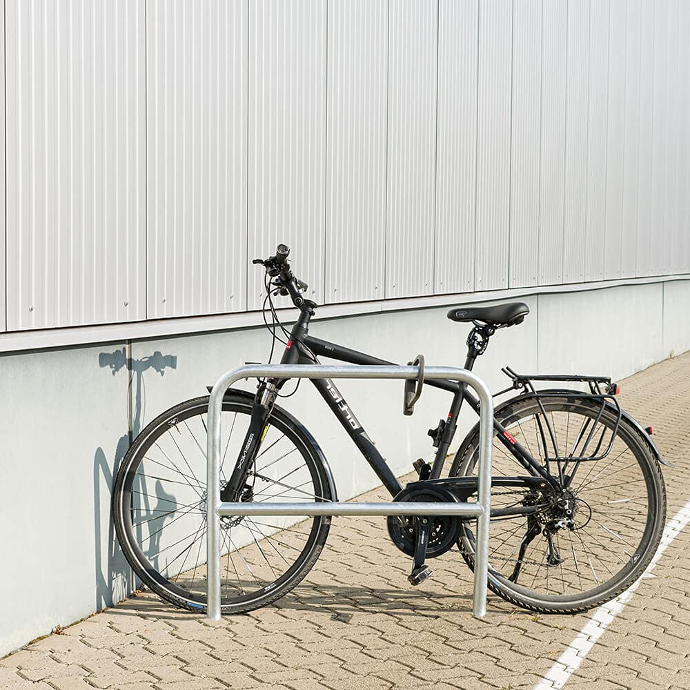ROBUSTO Wegesperre, Knieholm, feuerverzinkt, einbetonieren, Stahl, 90 x 120 cm, Art.-Nr. 608014 | Anlehnbügel | Fahrradanlehnbügel | Fahrradbügel