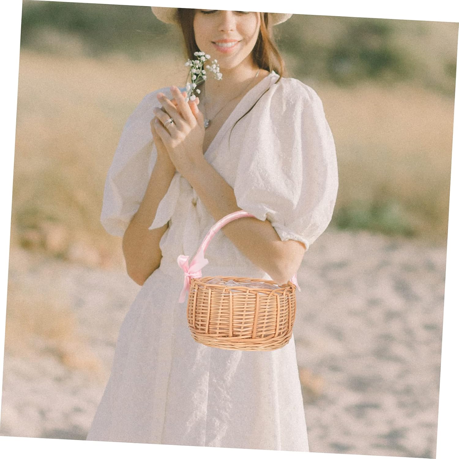 Handwoven Flower Girl Basket Elegant Wedding Decor Lightweight Woven Flower Container for Storing Flowers Candies Rattan Design