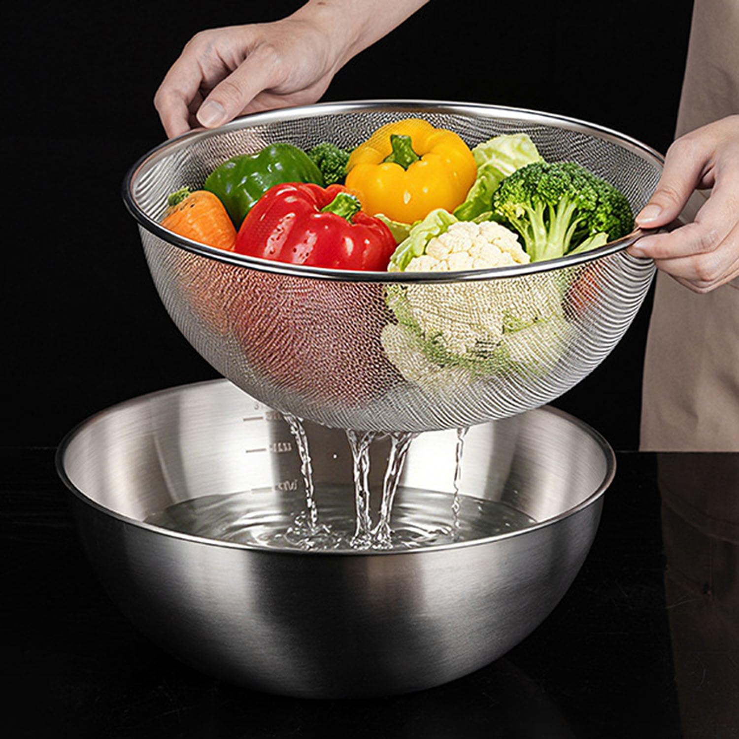 2-Teiliges 1200 ml Edelstahl Salatschüssel Set mit Sieb | 316er Schüssel 1200 ml 19 cm mit Skala, 304er Abtropfsieb 18 cm, Vielseitig zum Waschen, Sieben, Servieren und Vorbereiten