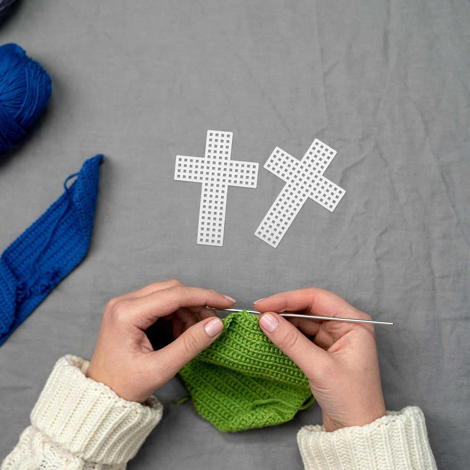 Balacoo Cross Stitch Grid Canvas Sheet with Smooth Surface 16pcs White Plastic 3.07x2.17 Inch Lightweight Reusable Embroidery Mesh for Yarn Embroidery Crafts and Placemat Craft Projects