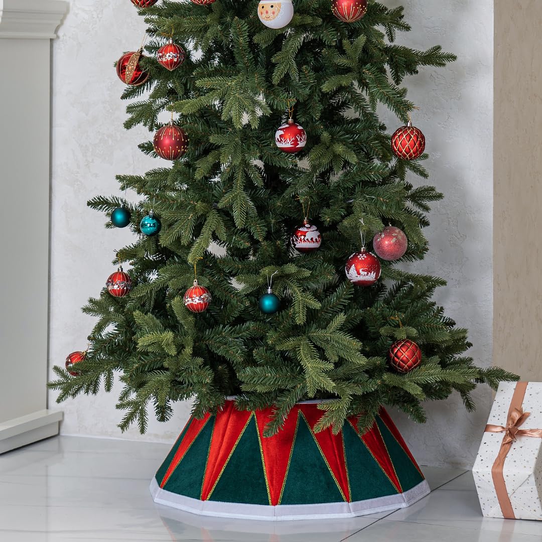 Jupe de sapin de Noël aux détails dorés scintillants et finitions textiles premium