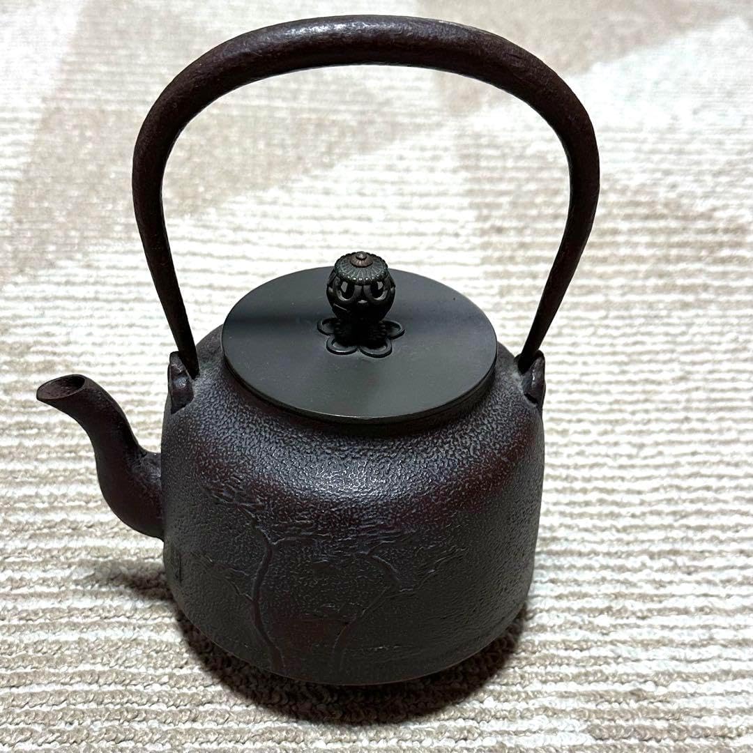 精斎 鋳鉄 鉄瓶 黒色 浮彫り模様 G 精斎 鋳鉄 鉄瓶 黒色 浮彫り