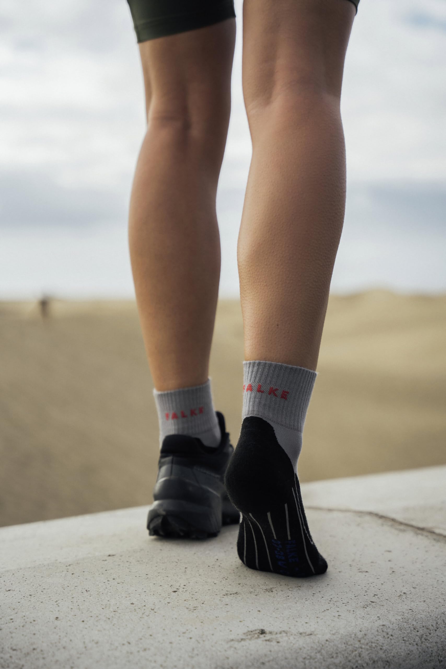 FALKE Kobiety Skarpety do wędrówek TK5 Wander Cool Short W Sso Oddychający I Szybkoschnący przeciw pęcherzom cienkie 1 Para, Różowy Thulit 8663, 39-40
