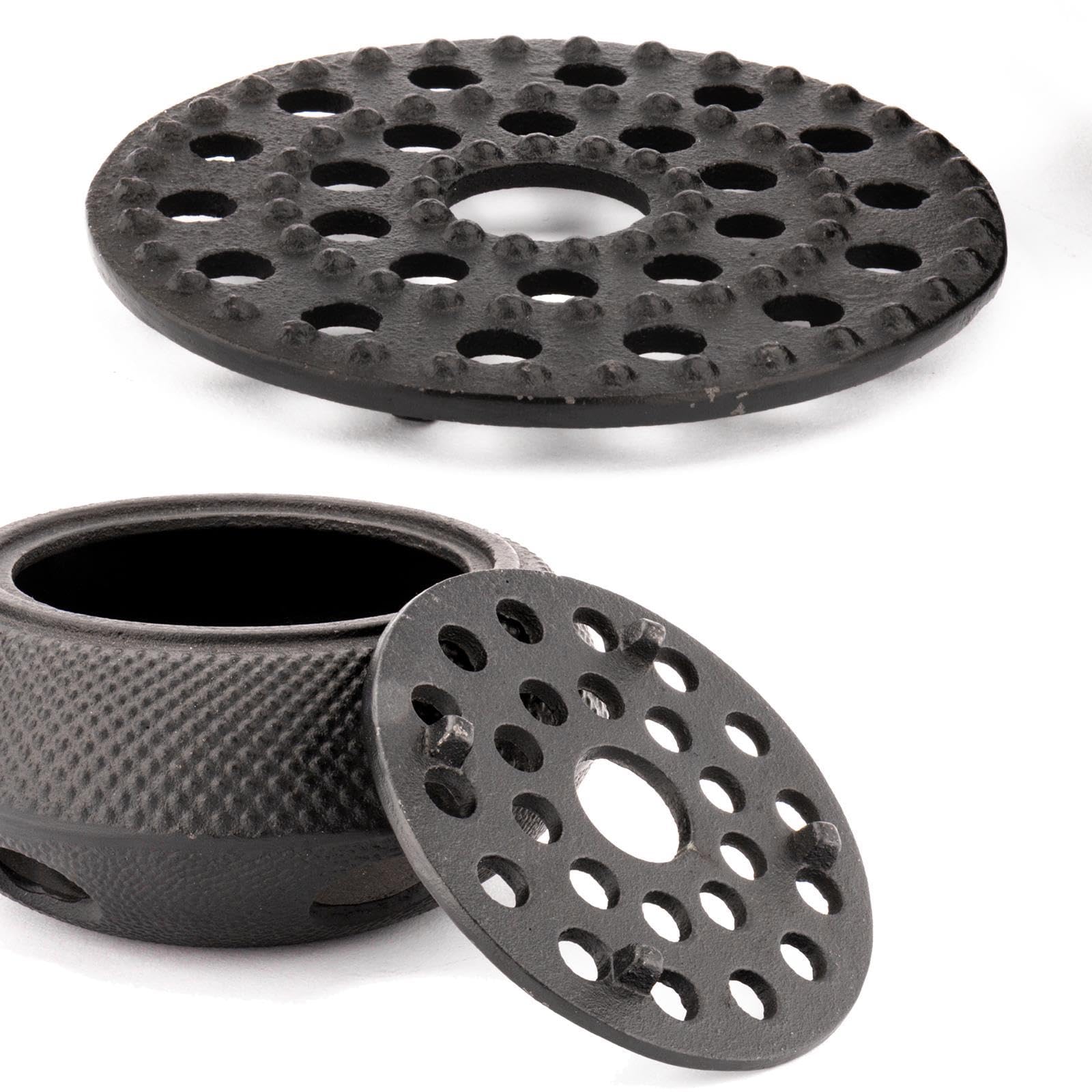 Bredemeijer Gusseisen Teekanne 1.25 Liter Induktion - flache Asia Gusskanne aubergine im Set mit 2 Teebecher (Tassen) Untersetzer & Stövchen & Teefilter-Sieb-Einsatz