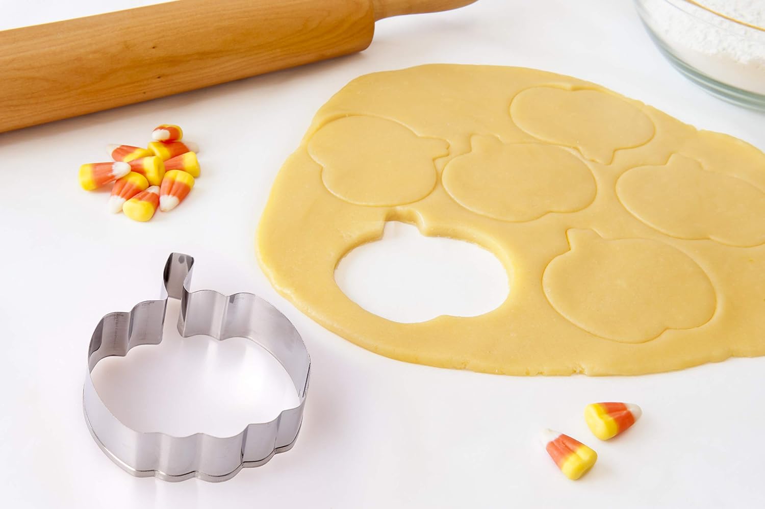 18PCS Halloween Cookie Cutters - Pumpkin,Witch,Bat,Ghost,Cat,Tombstone,Spider, Skull,Candy Corn, Owl,Hat,Cauldron,Broom Party Supplies