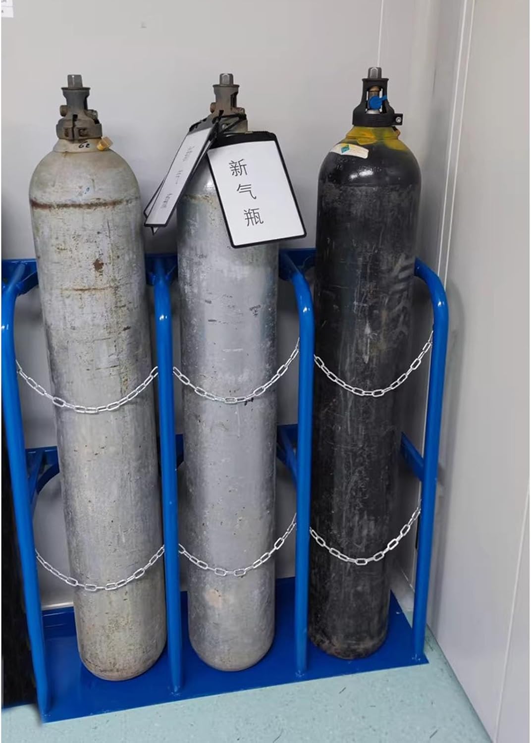 100cm Tall Oxygen Cylinder Rack/ Propane Tank Holder Floor Mountable, Hospital Laboratory Gas Cylinder Fixed Shelf/ Cylinder Bracket, with Protective Chain (# 27cm/10.6in-95x30x100cm/37.4x11.8x39.4in