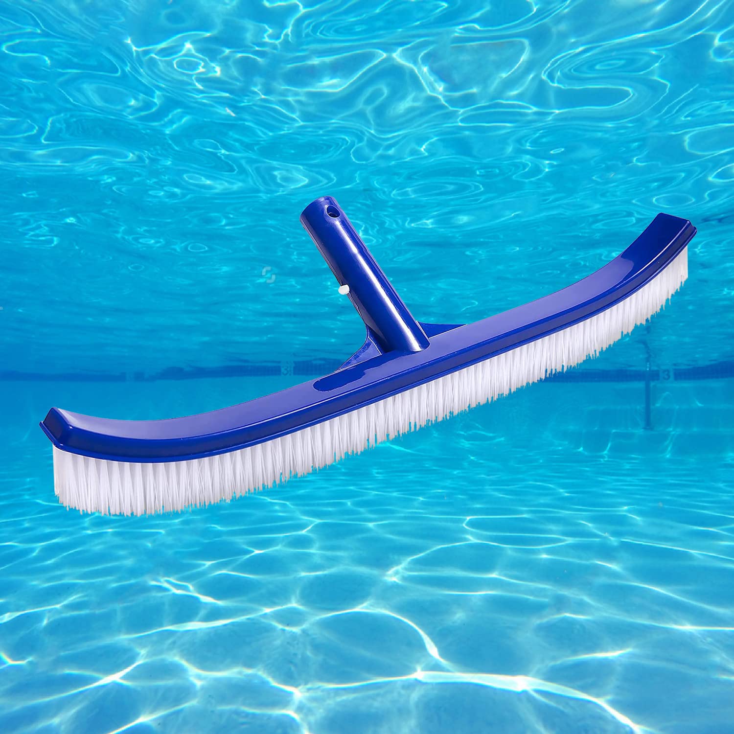 Brosse de piscine robuste de 45,7 cm avec clips EZ et extrémités incurvées – Nettoyeur de mur, carrelage et sol pour piscines creusées et hors sol – Tête large, poils durables, s'adapte aux poteaux