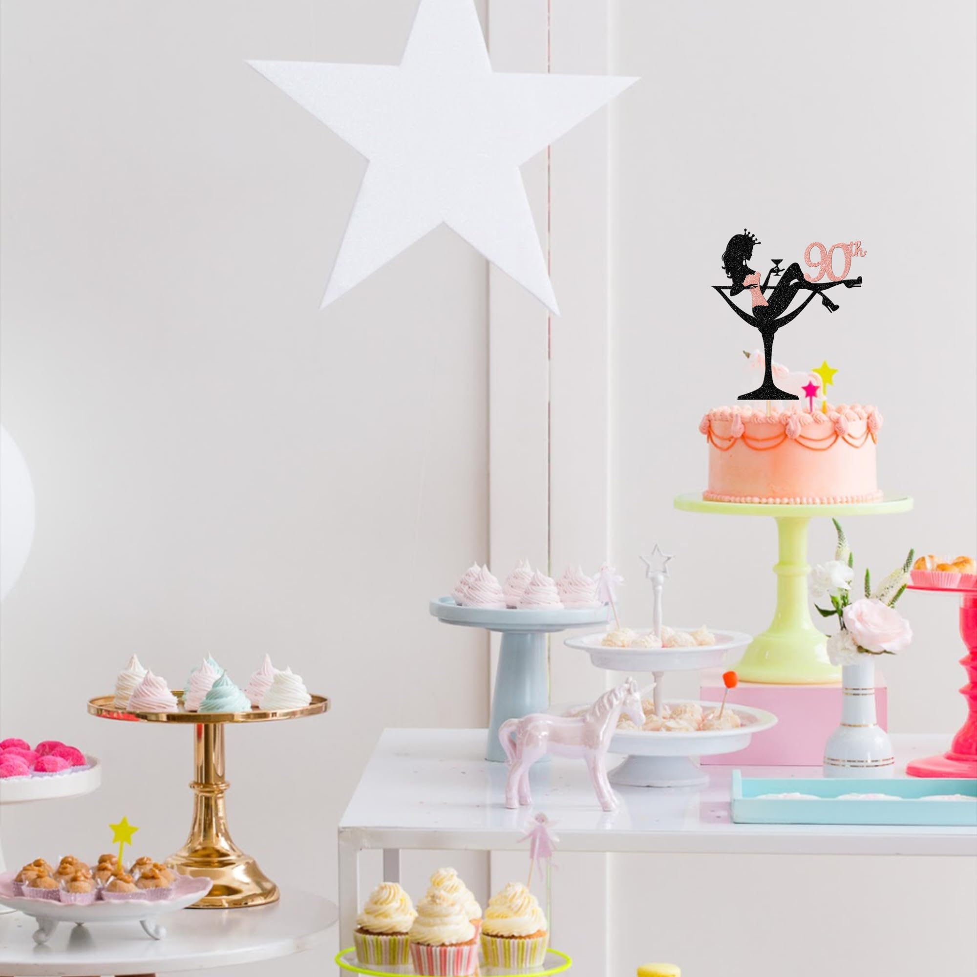 Paquete De 12 Cupcakes Para Celebrar 30 Años ✨🌸 Un Detalle Dulce Y Lleno De Encanto 💕 Este Paquetito De 12 Cupcakes En Tonos Rositas Fue Diseñado Especialmente Para Una Festejada