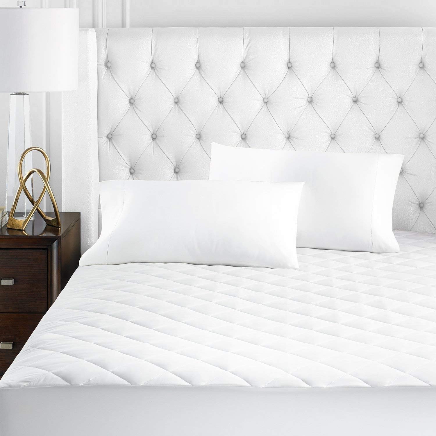 Beckham Hotel Collection Luxury Microfiber Mattress Pad – Quilted and Water-Resistant – Queen