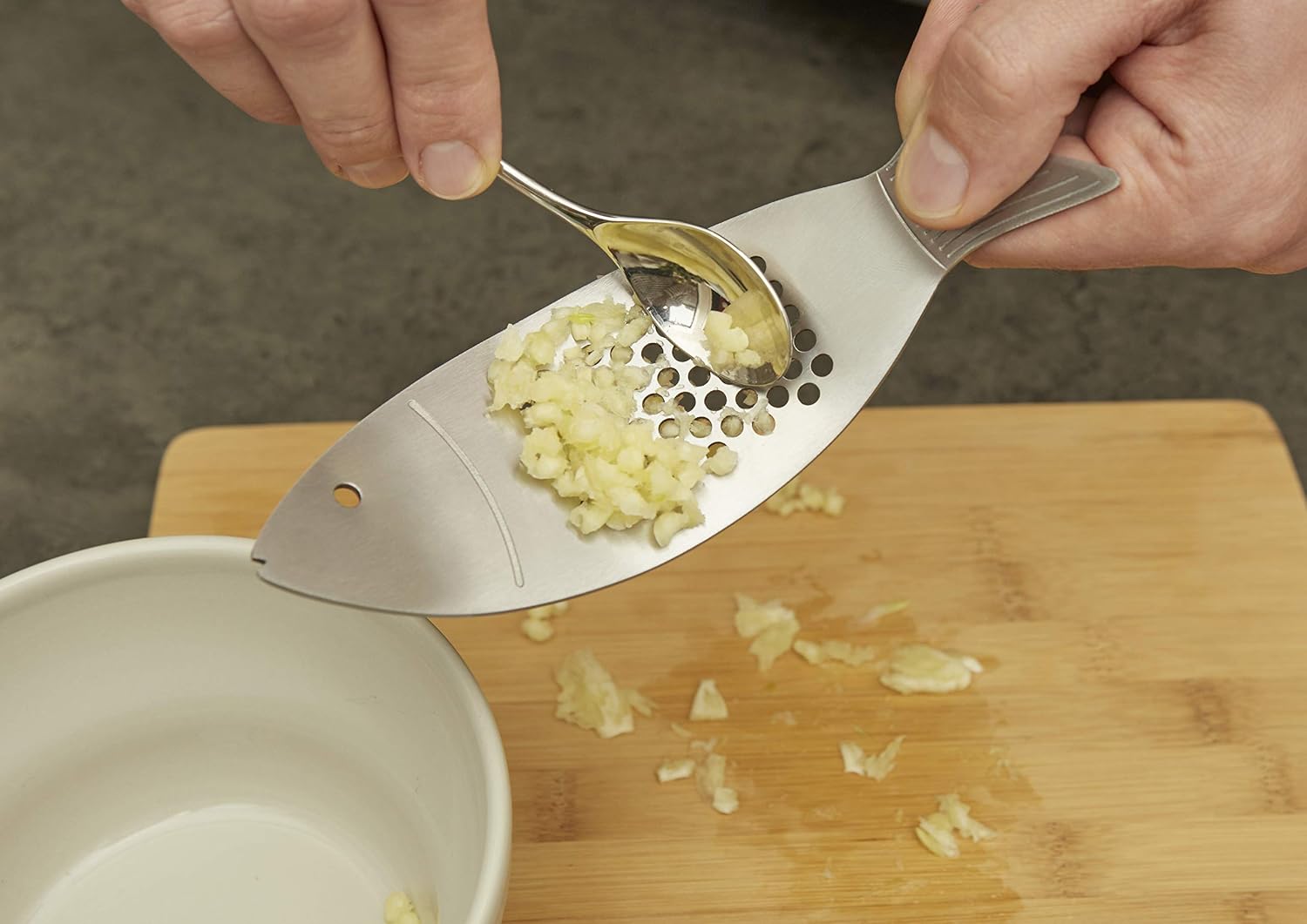 Kikkerland Stainless Steel Fish Shape Handheld Garlic Crusher Mincer Press, Kitchen Tool, Dishwasher Safe