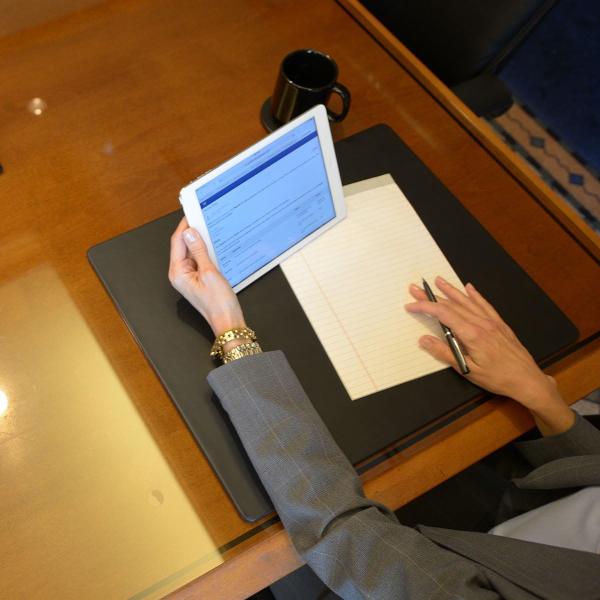 Dacasso Classic Leatherette Mat Desk pad, 24 x 19, Black (P1027)