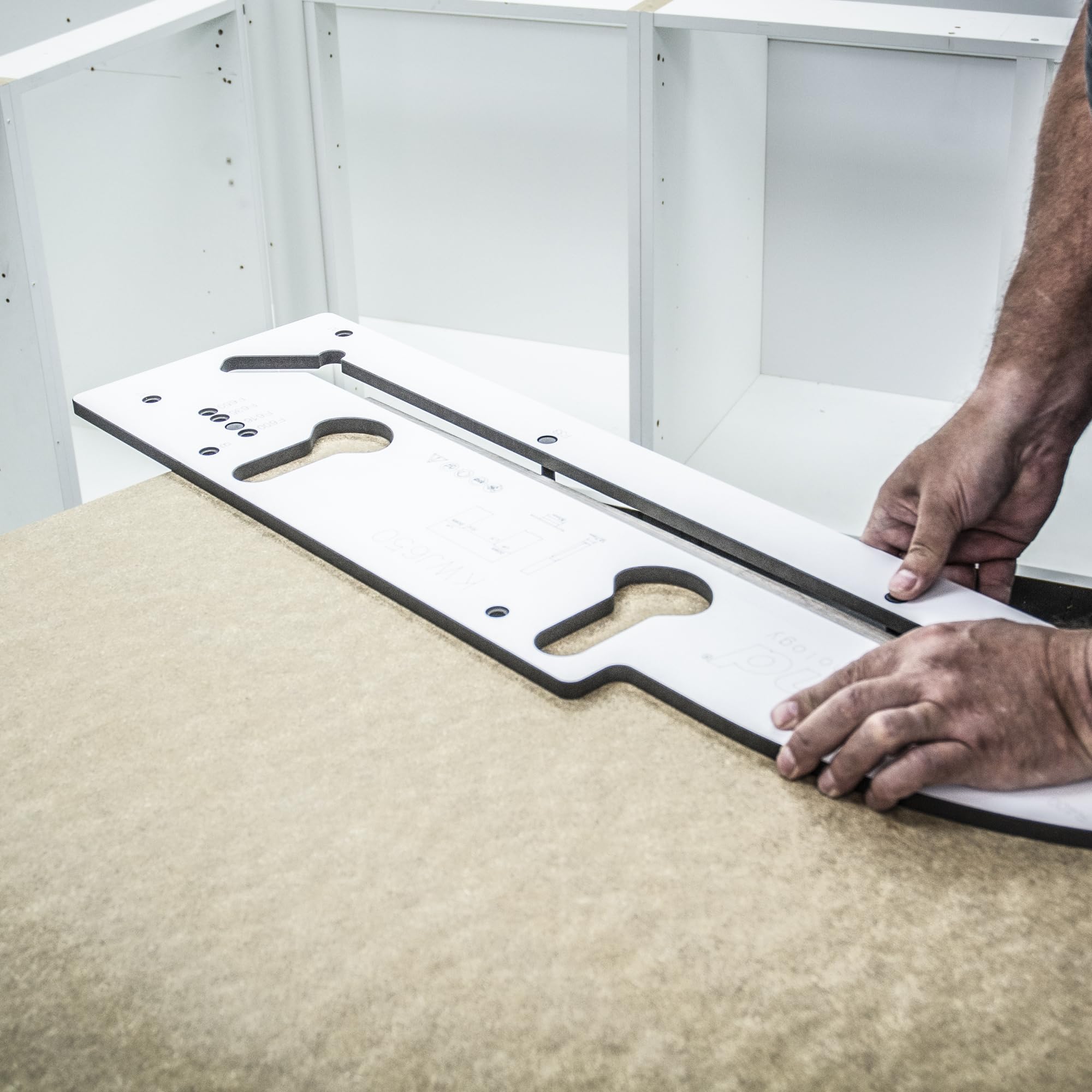 Trend Plantilla per Piani di Lavoro da Cucina con Taglio Peninsulare, per Piani Fino a 650mm, KWJ650