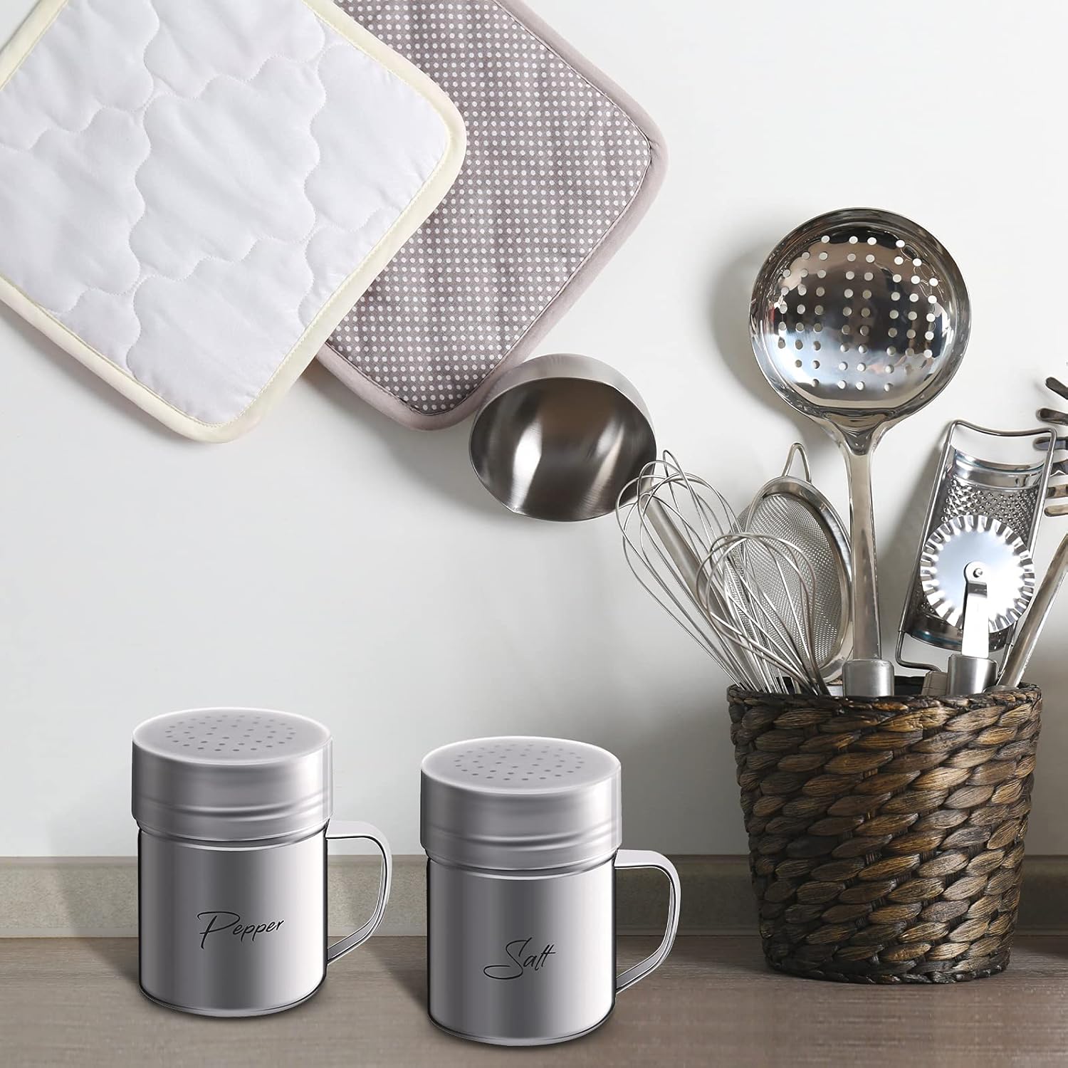 2-pack 13.5oz Stainless Steel Salt and Pepper Shakers with Lid and Handle Seasoning Dredge Shaker for Cooking Kitchen Baking Salt Candy