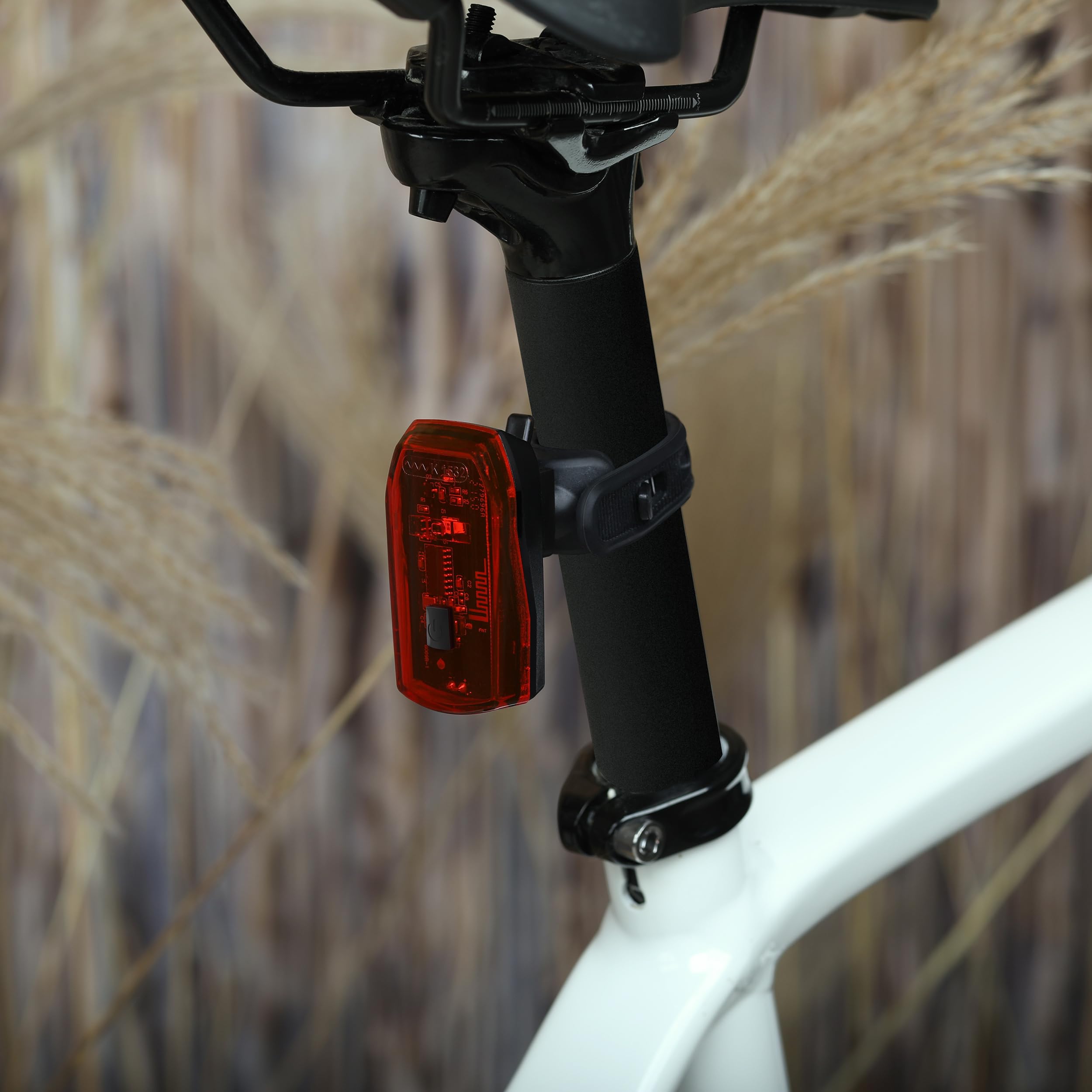 ADDVIEW Fahrradlicht-Set Brilliance – LED Frontlicht 30 Lux mit Akku & Rücklicht mit Batteriebetrieb, StVZO zugelassen, IP65 wasserdicht, kabellose Verbindung, werkzeugfreie Montage, 110 m Reichweite