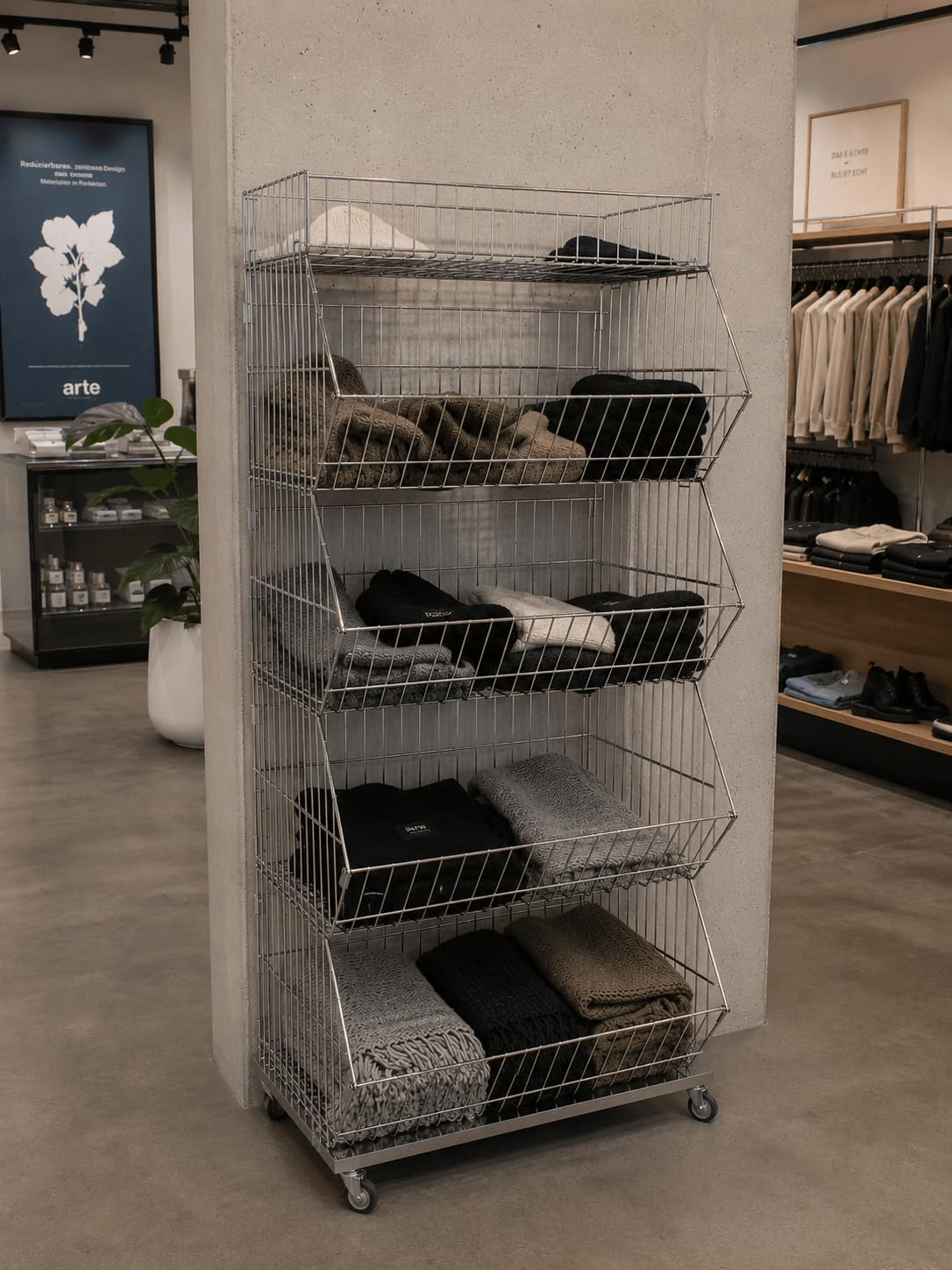 Rollregal verchromt mit 5 Gitterkörben B62 x T44,5 x H145 cm, Stapel Korbwagen, Wühlkörbe für Aktionsware, rollbares Obst- und Gemüseregal