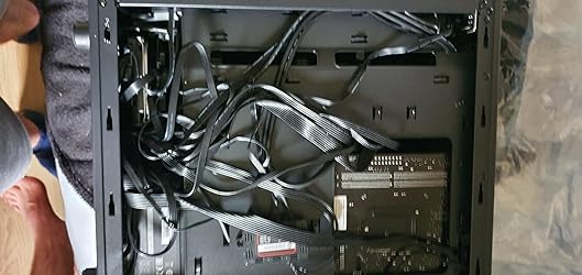 PC Gamer CyberpowerPC Wyvern - Intel I5-12400F, RTX 5060 Ti 8GB, 16GB RAM, 1TB SSD, Windows 11, Boîtier RGB Noir