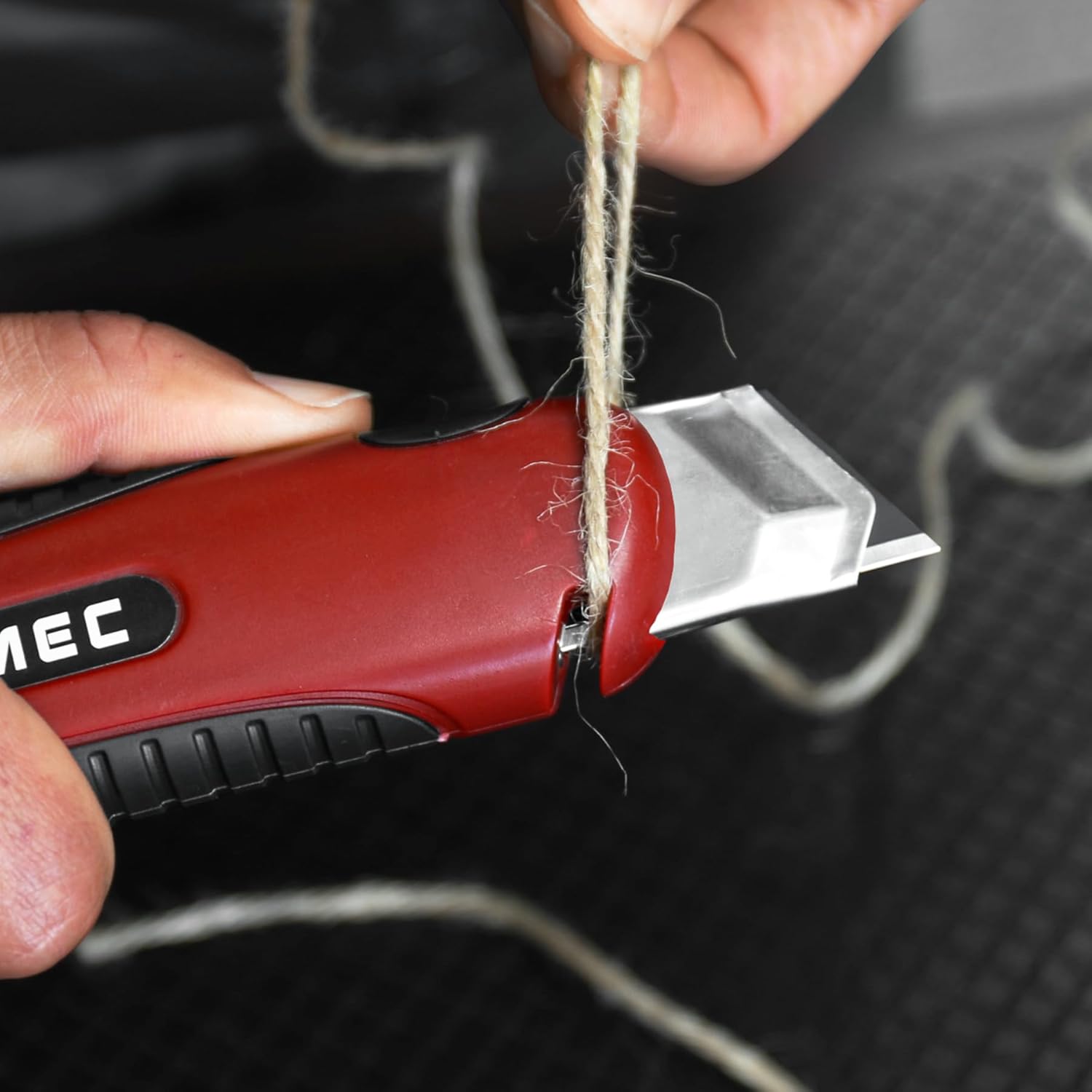 HAUTMEC 25mm Utility Knife Set, Heavy Duty Auto-Lock, Retractable Box Cutter, Wire Stripper Design, with extra 10pcs Ultra sharp Snap-off Sharp Blades HT0205-KN