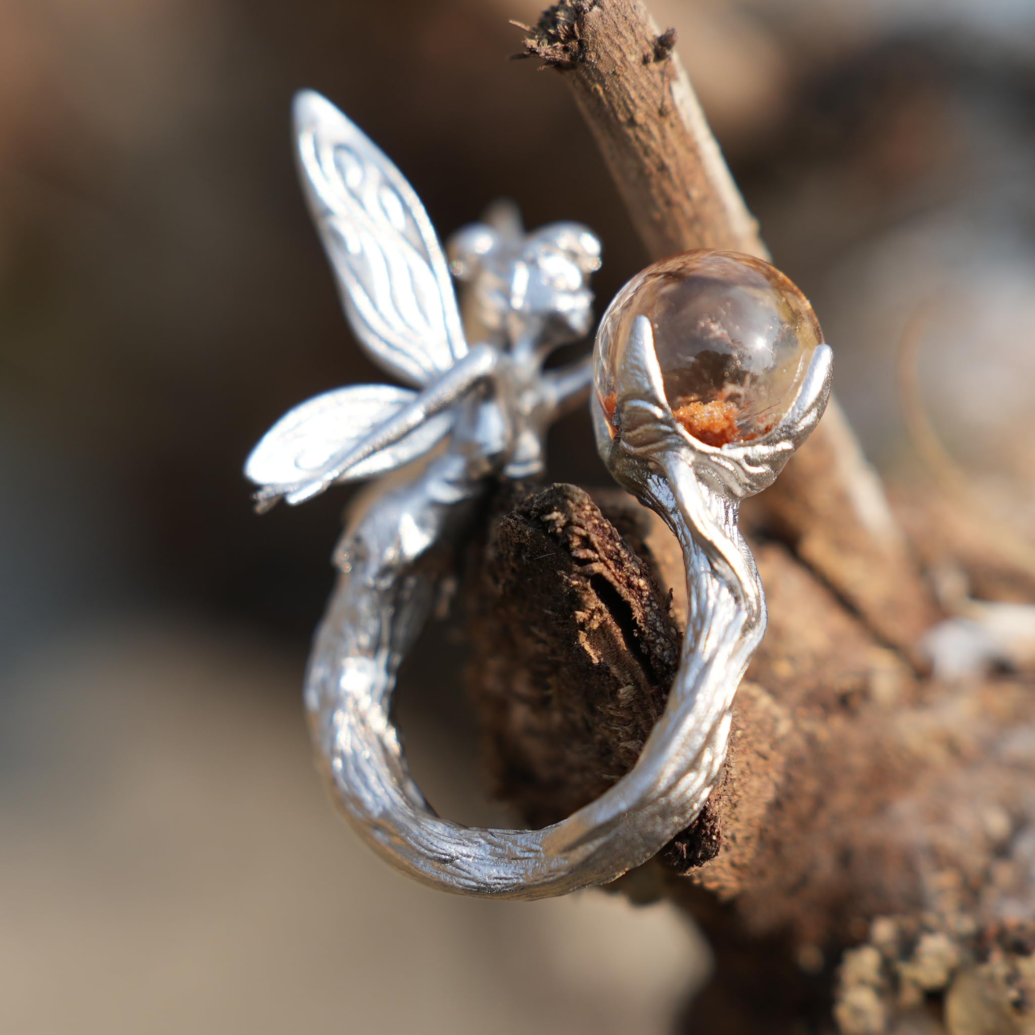 Generisch Anello realizzato a mano in argento 925 con sfera di quarzo fantasma naturale (trasparente con inclusioni), motivo elfo, fantasia, fiaba