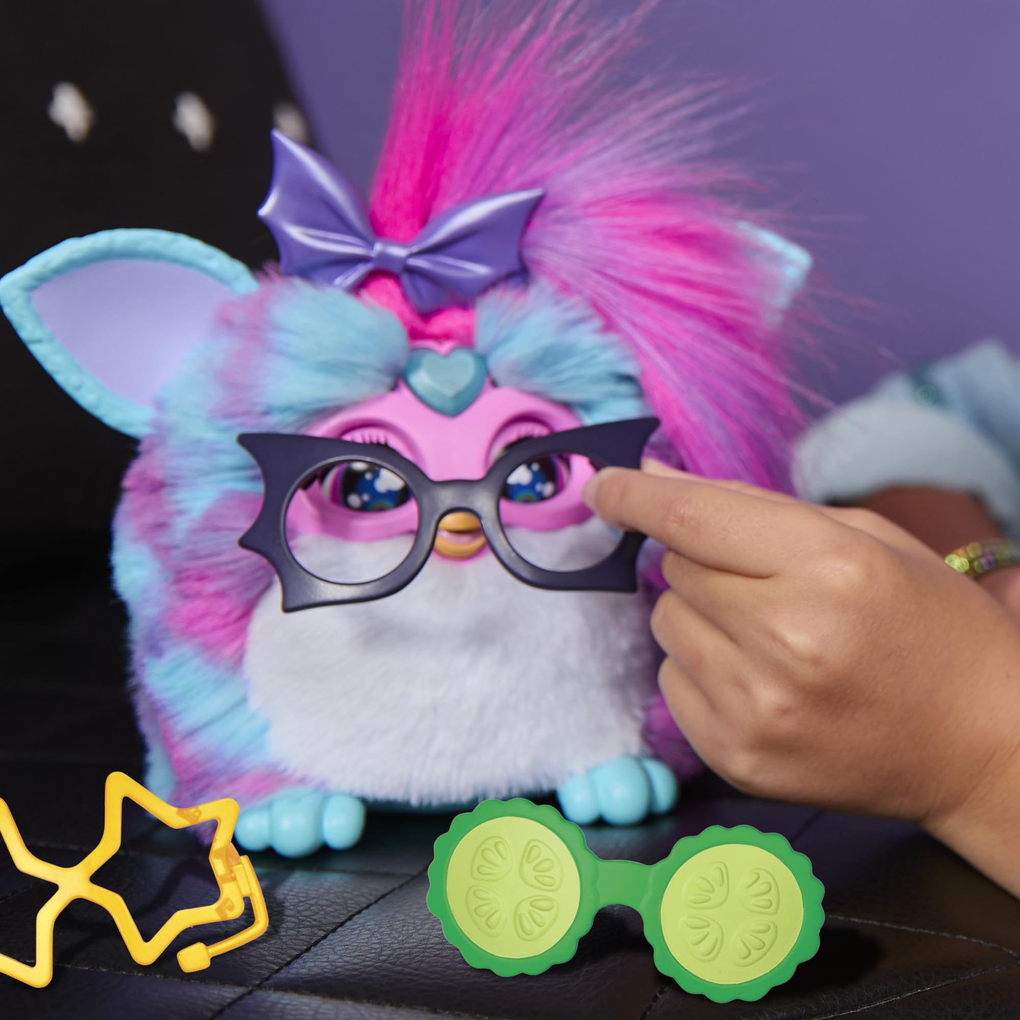 Furby Vibes Blue Razz Peluche Giocattolo Elettronico Interattivo per Bambini 6+
