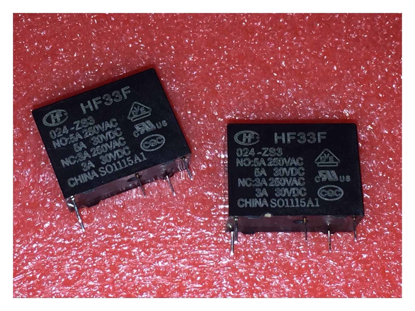 Relais HF33F-24V-ZS3 pour réparer une carte électronique en panne