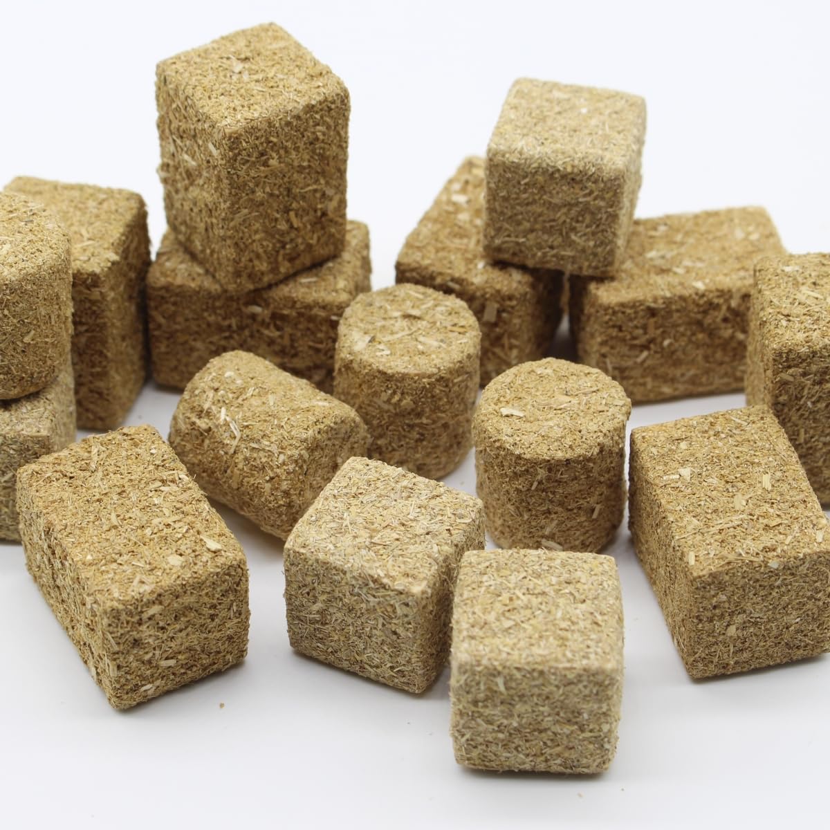 Mini Hay Bales Decorative Straw Bales, 12Pcs Mini Haystack Miniature Hay Bales for Dollhouse, Craft, Farm, Halloween, Table Decor, Autumn Harvest Decoration (12)