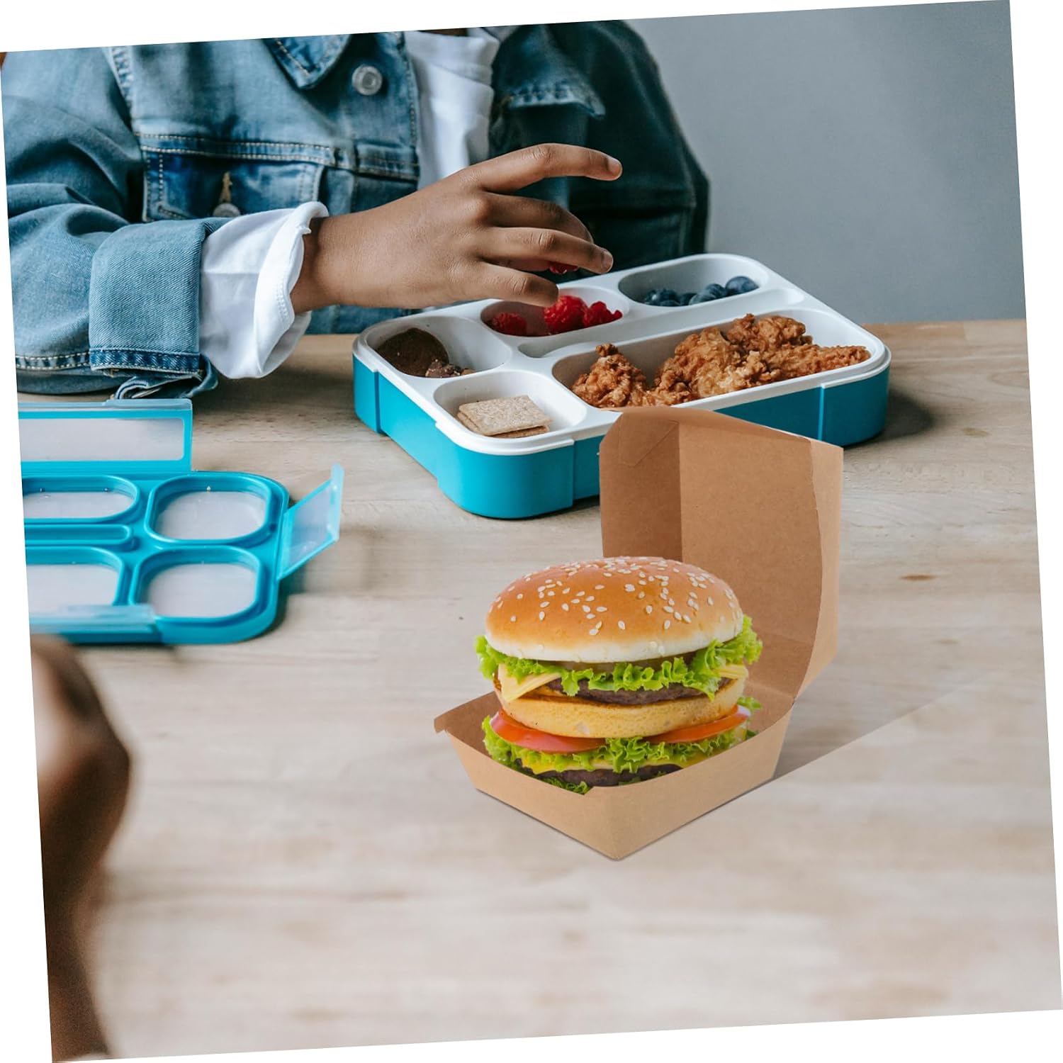 Cabilock 50pcs Clamshell Take Out Containers for Burgers Oil-resistant Kraft Paper Packaging Compact Design for Food Freshness for Fast Food Restaurants and Takeout Services