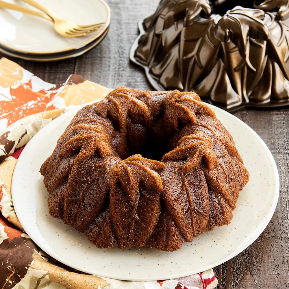 Nordic Ware - Moule à gâteau, moule à pâtisserie au design élégant - Moule à gâteau Bundt Feuilles d'automne Bronze - Revêtement antiadhésif - Fonte d'aluminium