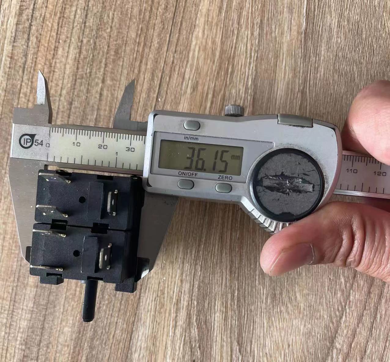 Measurement of switch width, 36.15mm