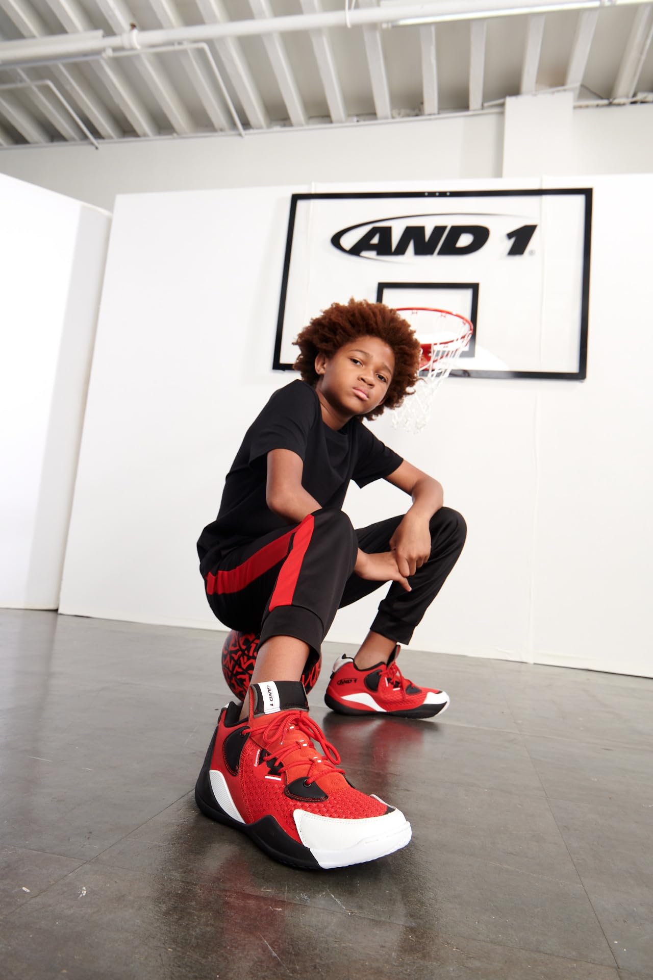 AND1 Zapatos de baloncesto para niñas y niños, tenis de caña alta, talla 1 a 7, zapatos de baloncesto para niños