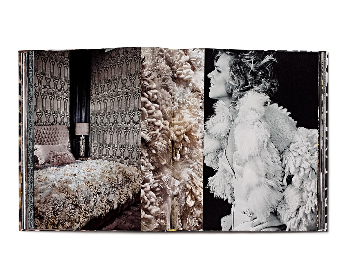Casa Cavalli Home: cloth case in 4 variations, selected at random for each order.