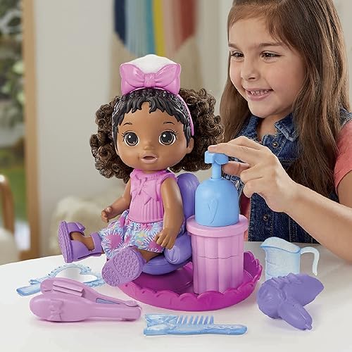 Miniatura 3 de Baby Alive Sudsy Styling Doll, pelo negro, incluye silla de salón de 12 pulgadas, juguetes para niñas y niños de 3 años en adelante