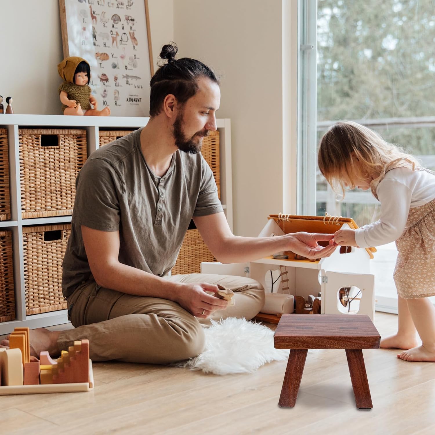 Small Solid Wood Stool for Multipurpose Household Footstool Lightweight Practical Step Stool for Shoe Changing and Heightening