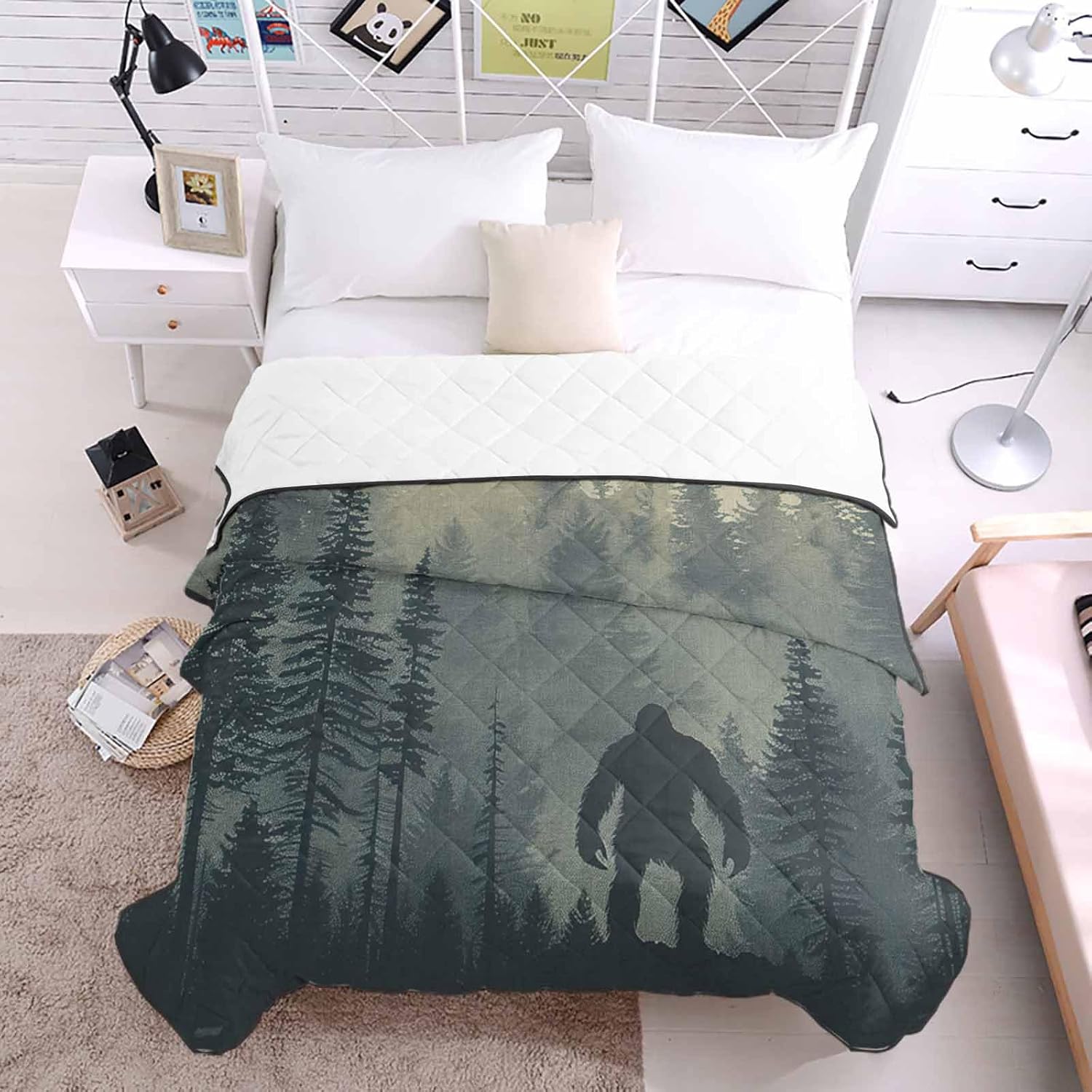 T&H XHome Quilt Queen Size Luxury Quilted Comforter Bedspread-Thin Soft Cozy, Mysterious Misty Forest Bigfoot Monster Reversible Stitched Lightweight Quilt Coverlet for All Season