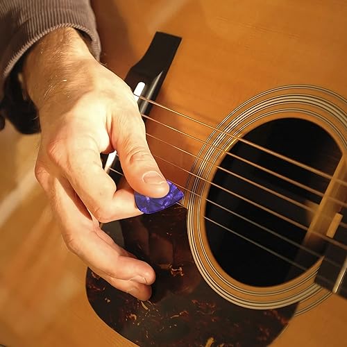 Vista 5 de Augshy Púas para Guitarra, Paquete de Variedad Premium de 150 Púas de Celuloide Calibre Medio para Guitarra Acústica, Guitarra Eléctrica, Bajo