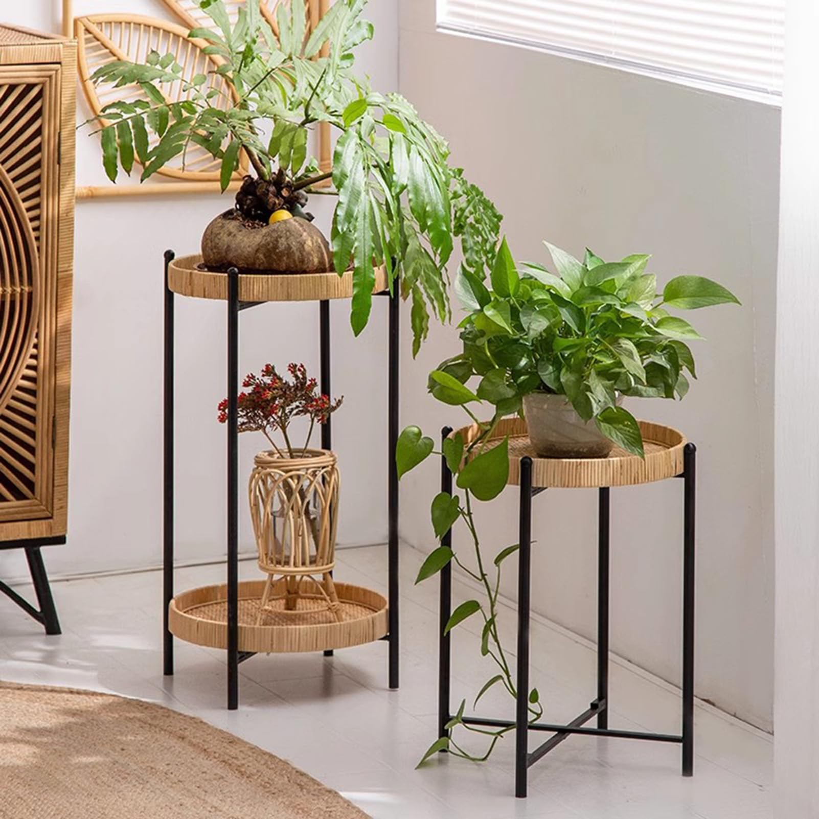Support pour pots de fleurs hauts pour un balcon végétalisé et accueillant