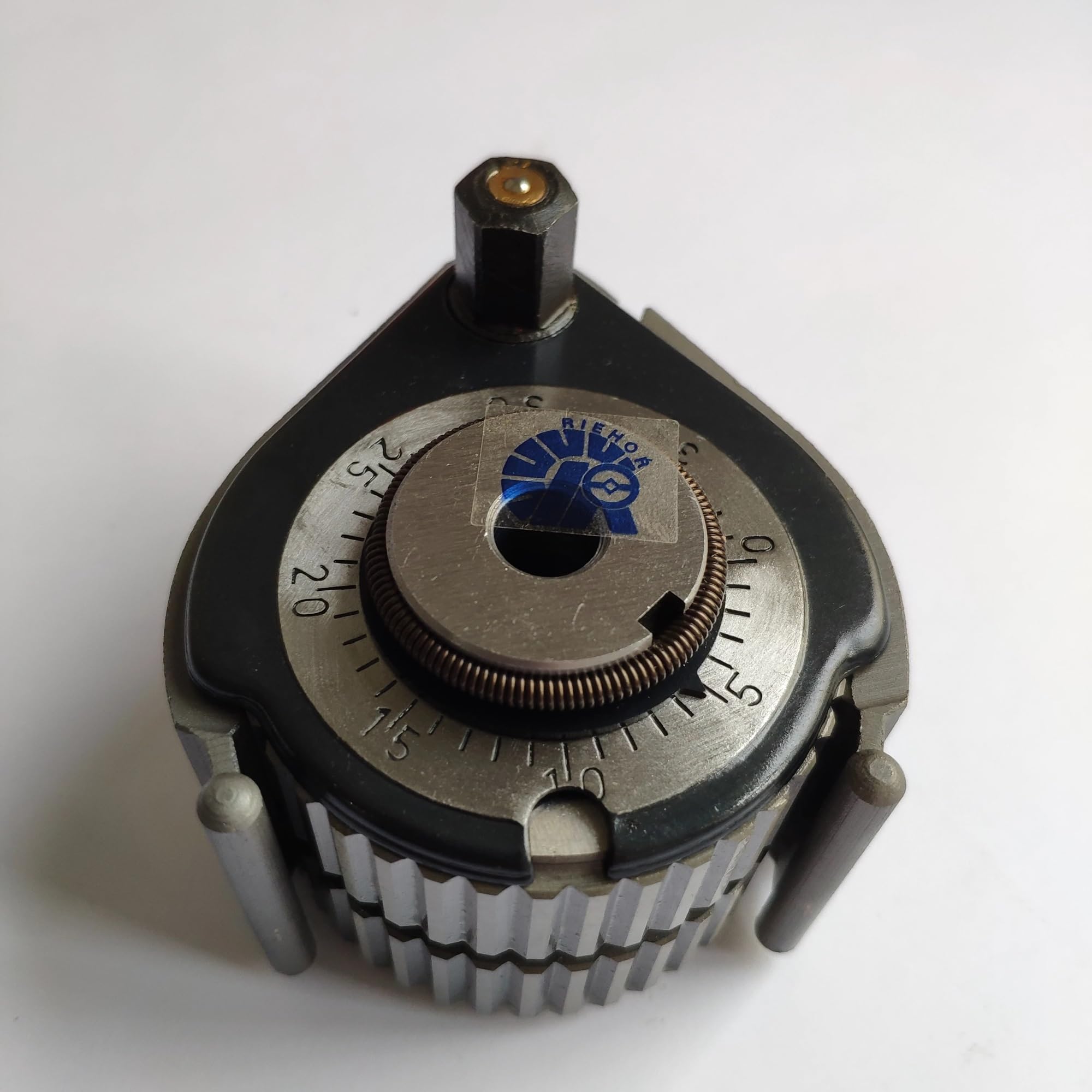 Spannzangenfutter, 40 Positionen, Schnellwechsel-Werkzeug-Pfosten-Set, Drehbank, 150–300 mm, europäischer Stil, enthält 5 Stück: 1 Werkzeugpfosten, 4 Halterungen