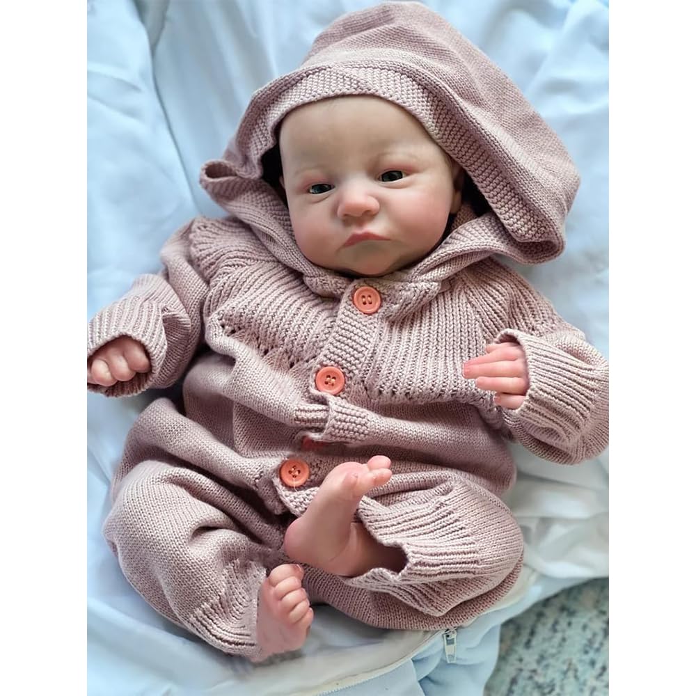 Reborn Babypuppe 45 cm, Vinyl-Material, 18 Zoll Lebensecht Baby Puppen Hellbraun Gestricktes Outfit, Sammlerpuppe für Erwachsene Handgefertigt Babypuppe mit Zubehör für Kinder ab 3 Jahren