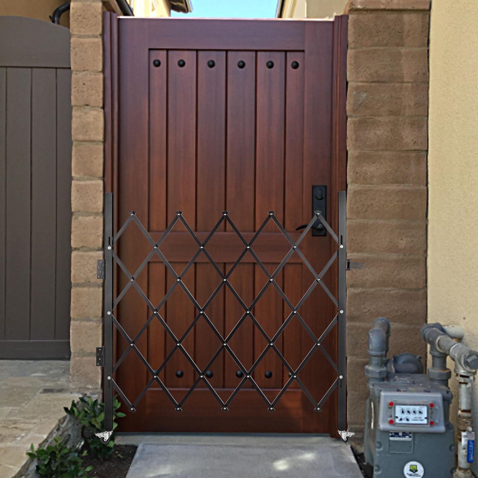 VEVOR Faltbares Sicherheitstor, 170x131 cm, Akkordeon-Sicherheitstor aus Stahl, Erweiterbares Barrikadentor mit Vorhängeschloss