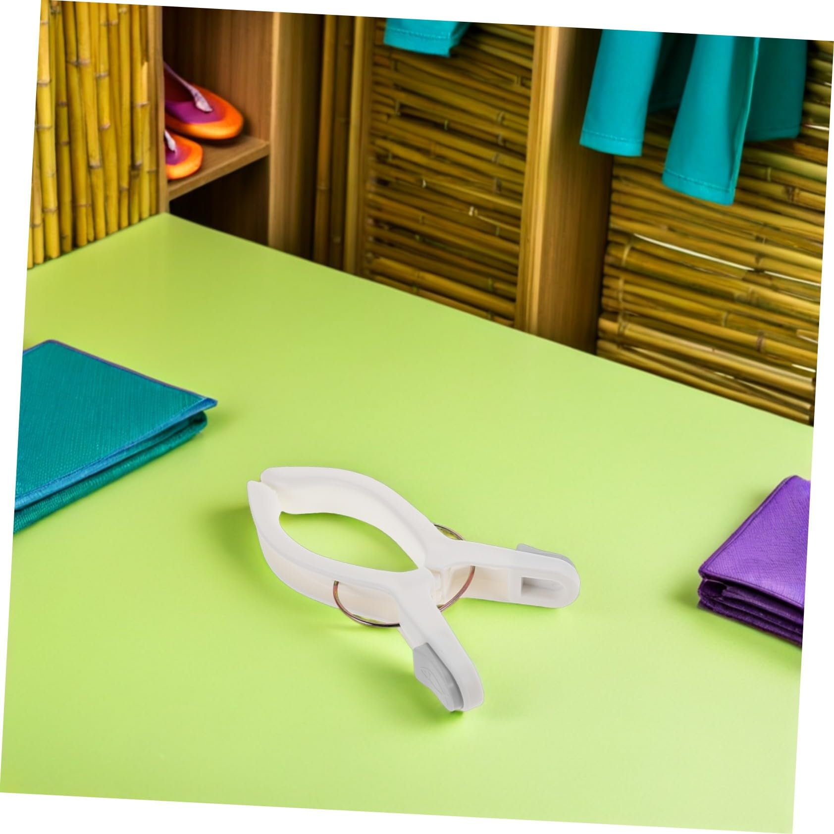 8 Piezas Clips para Ropa de Plástico Antideslizantes Pinzas Multifuncionales para Fijar Edredones Sábanas y Cortinas Resistentes al Viento Sujetadores para Secado Exterior