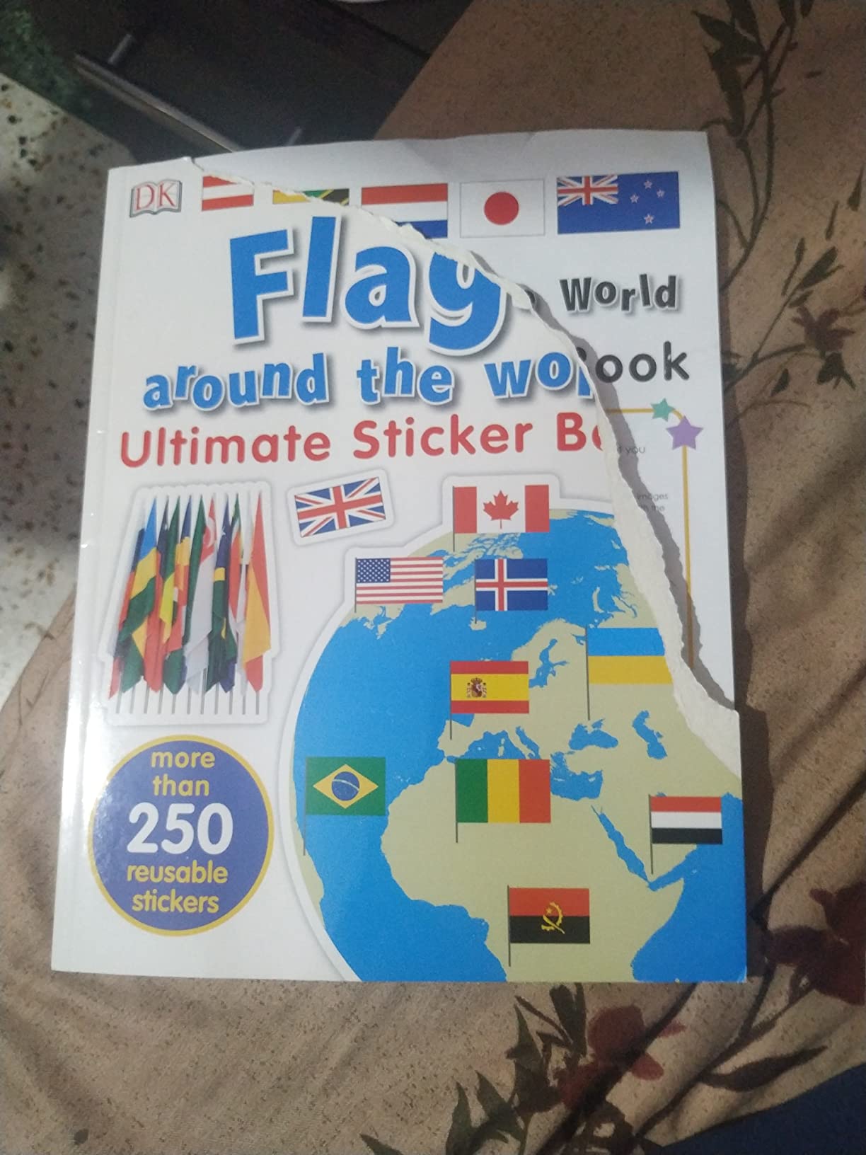 Flags Around the World Ultimate Sticker Book : DK: Amazon.in: Books