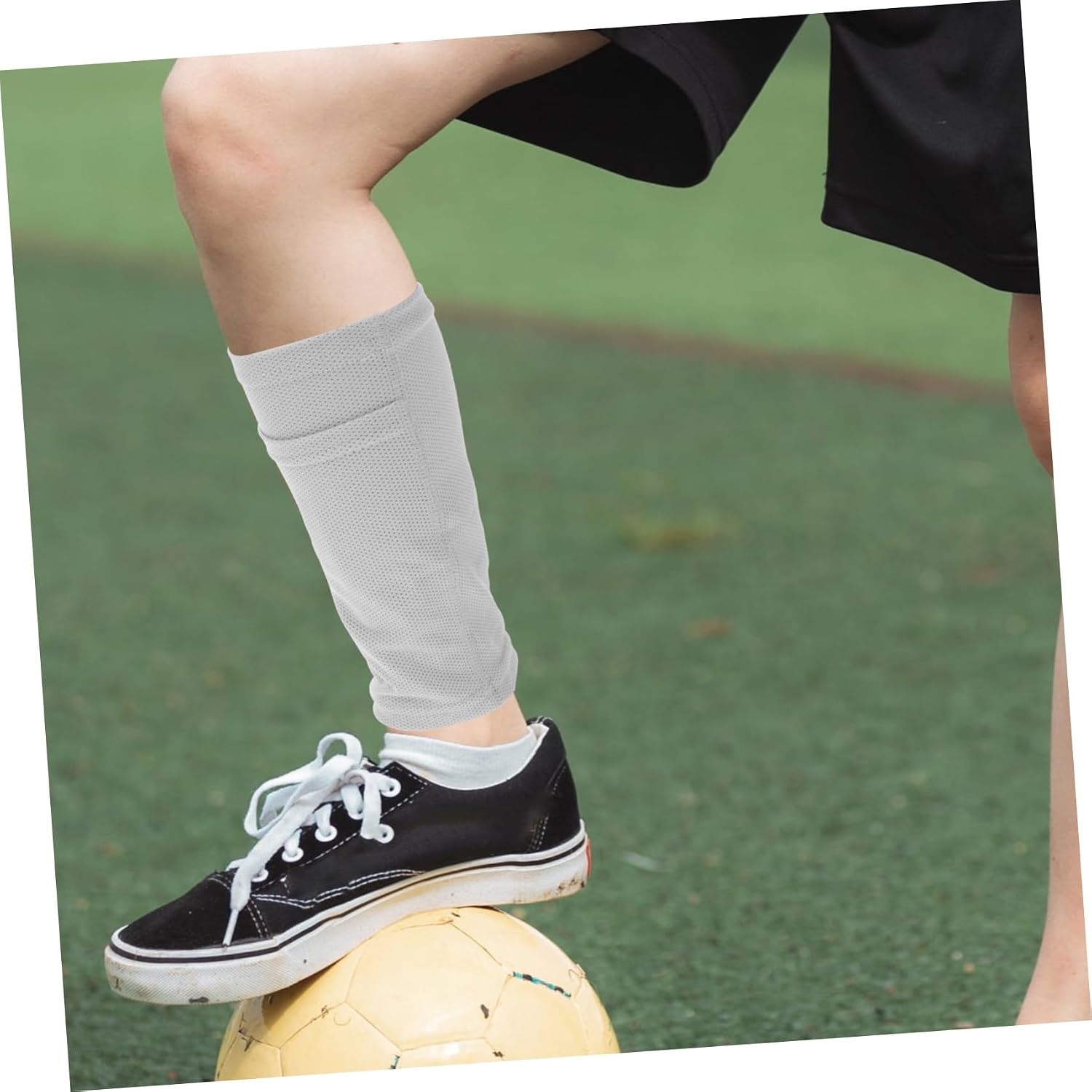 1Pair Breathable Shin Guard Sleeves for Soccer Calf Support Socks for Football Easy Application Football Shin Pads Holder Youth Adult Protection for Kicking and Running