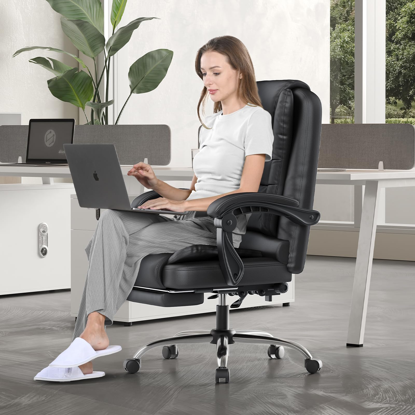rattantree Bürostuhl Mit Fußstütze, Schreibtischstuhl Ergonomisch, PU Leder Computerstuhl mit Gepolsterter Armlehne und Weiche Kopfstütze, Neigungsfunktion, Höhenverstellbar, Chefsessel, Schwarz