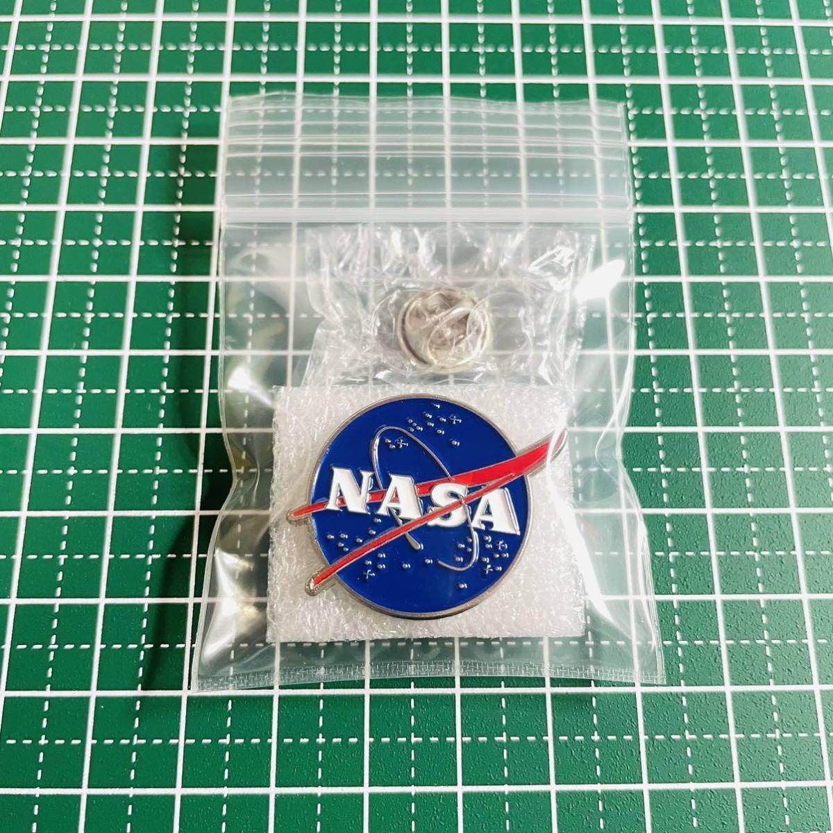 Amazon | NASA ピンバッジ ピンズ アメリカ航空宇宙局 | バッジ