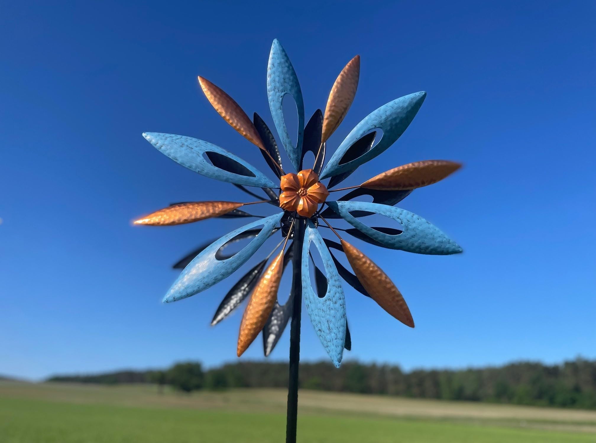 Windrad Windspiel Mehrfarbig aus Metall als Gartenstecker Höhe 183 cm ⌀ 59 cm