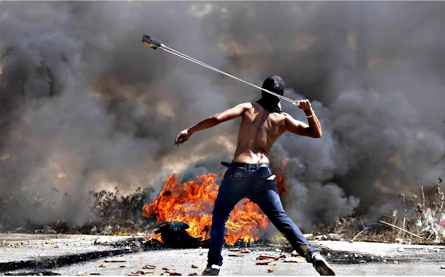 Balearic Sling Handcrafted Cords Throwing Slingshot for Historical Reenactments Ancient Primitive Stone Throwing Rope Sling 33inch : Sports & Outdoors