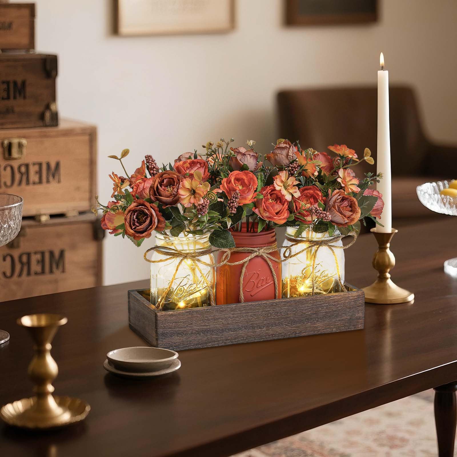 Garvee Set De 3 Centros De Mesa Rústicos LED – Jarrones Mason Jar con Flores Artificiales, Bandeja De Madera – Decoración Elegante para Comedor, Sala, Bodas, Estilo Casa De Campo