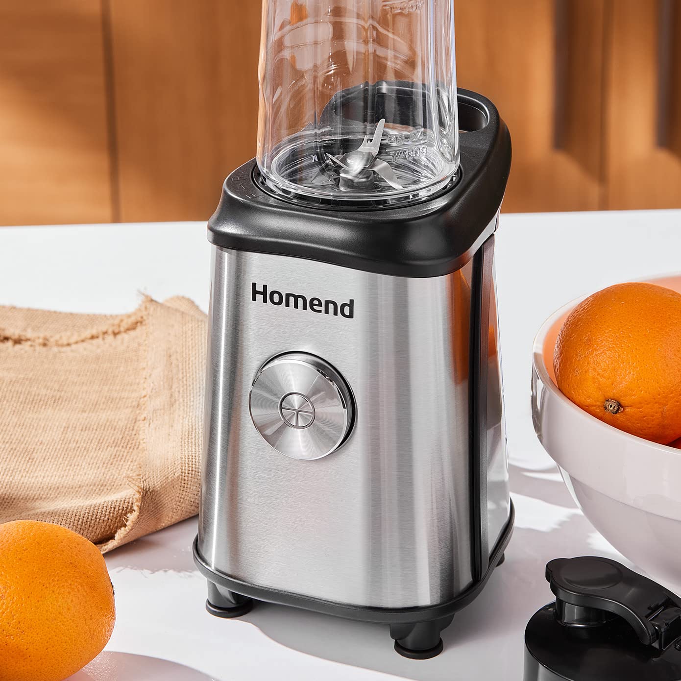 Homend Mixfresh 7010H Personal Blender demonstrating ice crushing capability.