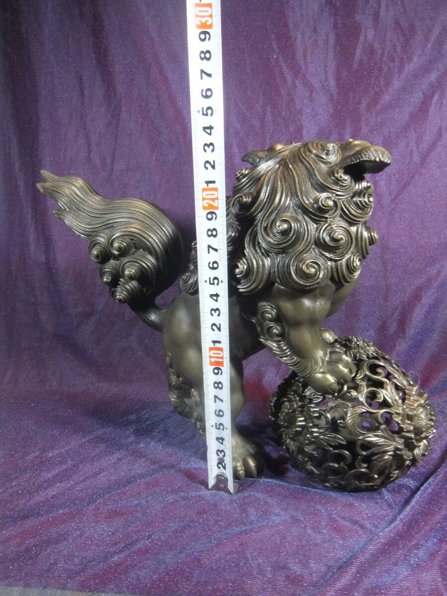 Amazon.co.jp: 玉獅子 唐獅子 シーサー 非鉄金属製 彫刻 仏像 オブジェ
