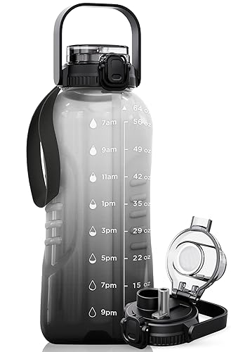 AQUAFIT Botella de agua de 64 onzas con marcador de tiempo, tapa con popote y pico 2 en 1, botella de agua grande sin BPA con popote, botella de