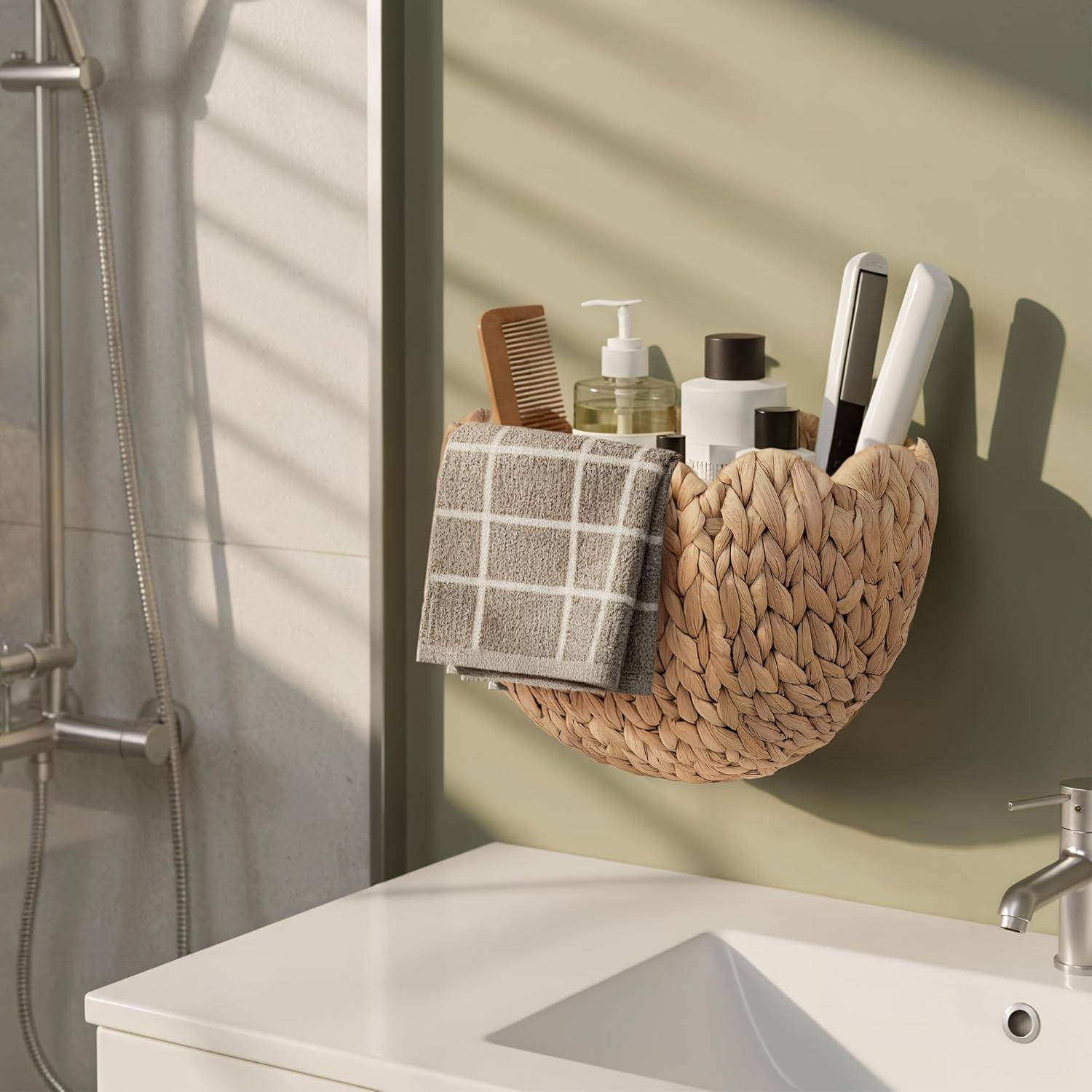 iEGrow Wicker Wall Basket, Scalloped Wall Basket Natural Water Hyacinth, Hanging Baskets for Organizing and Decor, Woven Storage Baskets for Door Mounted Entryway Flower Mail Plant Nursery